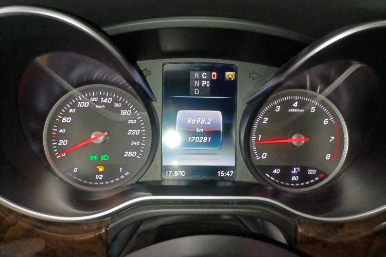 Used Mercedes-Benz V-Class 2016 V 260 L Prestige Extended Edition Instrument Cluster