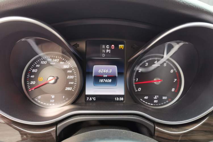 Used Mercedes-Benz V-Class 2016 V 260 Avantgarde Edition Instrument Cluster