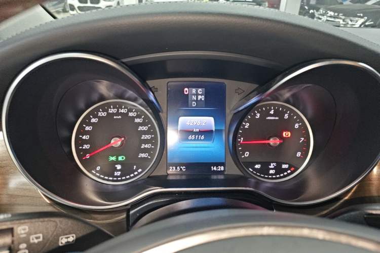Used Mercedes-Benz V-Class 2016 V 260 L Prestige Extended Edition Instrument Cluster