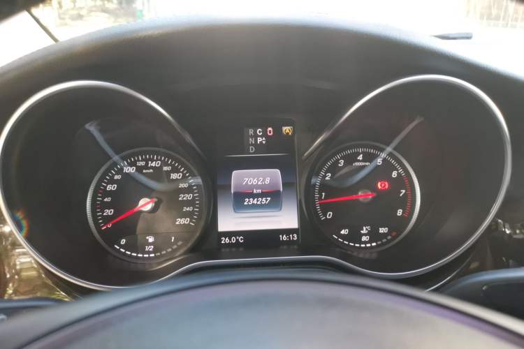 Used Mercedes-Benz V-Class 2016 V 260 L Prestige Extended Edition Instrument Cluster