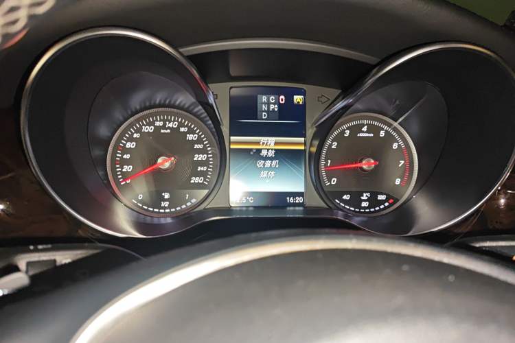 Used Mercedes-Benz V-Class 2016 V 260 L Prestige Extended Edition Instrument Cluster