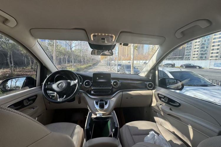 Used Mercedes-Benz V-Class 2016 V 260 L Prestige Extended Edition Interior 1