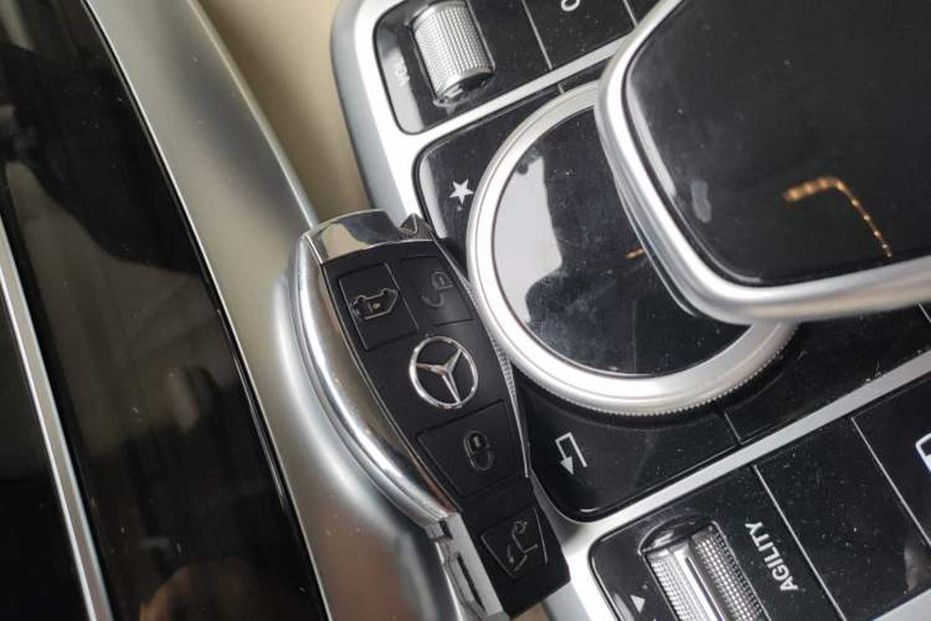 Used Mercedes-Benz V-Class 2016 V 260 Avantgarde Edition Interior 1