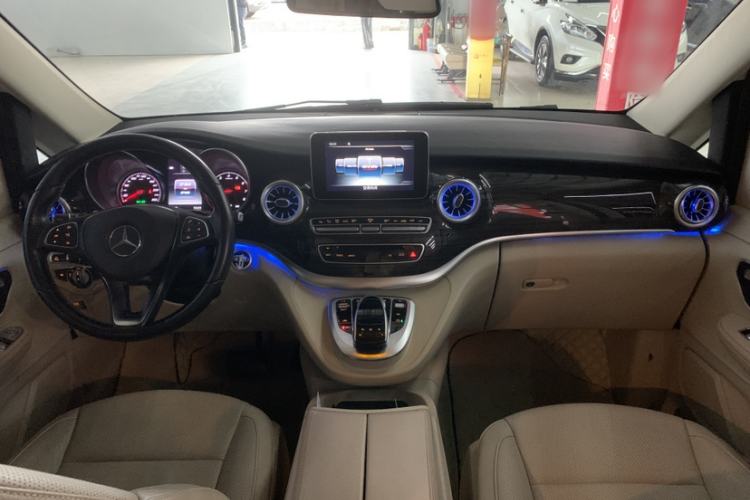 Used Mercedes-Benz V-Class 2016 V 260 Avantgarde Edition Interior 1