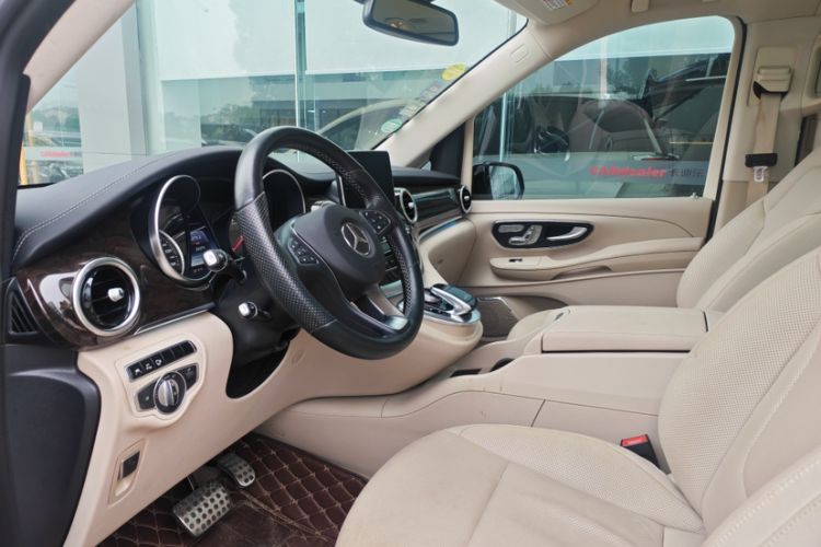 Used Mercedes-Benz V-Class 2016 V 260 L Prestige Extended Edition Interior 1