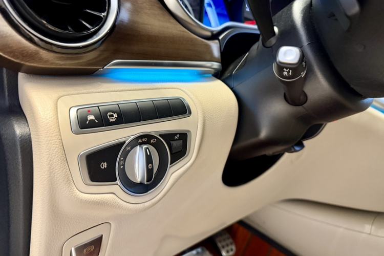 Used Mercedes-Benz V-Class 2016 V 260 Avantgarde Edition Interior 1