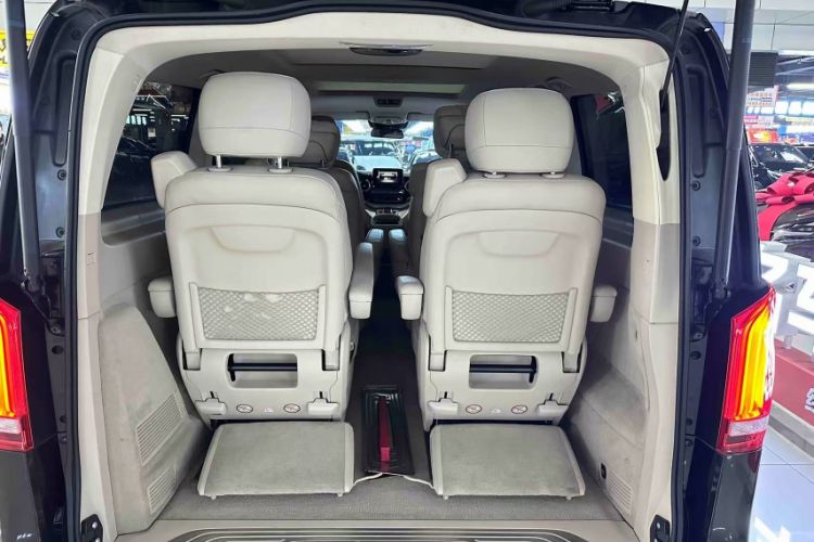 Used Mercedes-Benz V-Class 2016 V 260 Prestige Edition Interior 10