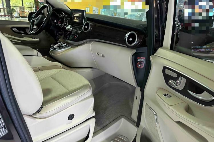 Used Mercedes-Benz V-Class 2016 V 260 Prestige Edition Interior 12