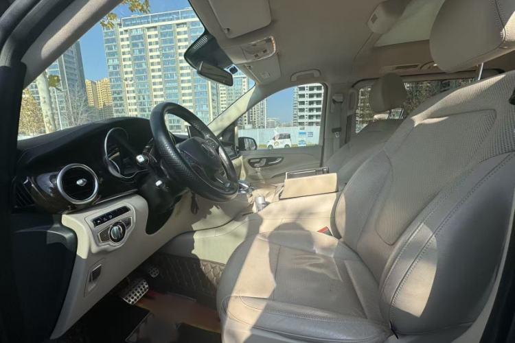 Used Mercedes-Benz V-Class 2016 V 260 L Prestige Extended Edition Interior 2