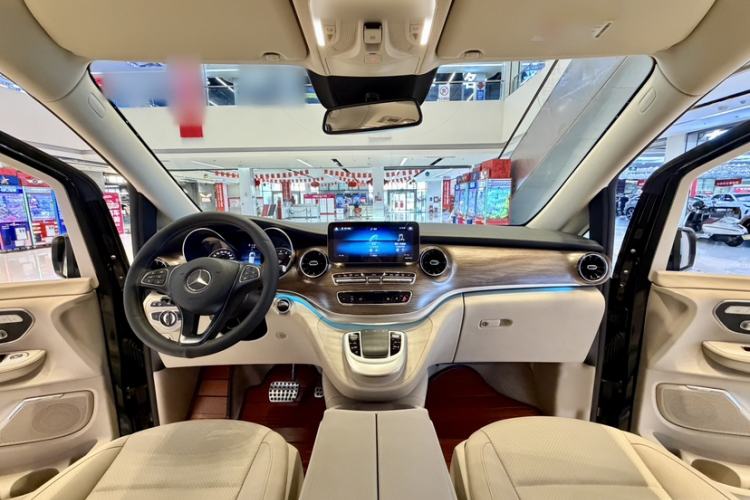 Used Mercedes-Benz V-Class 2016 V 260 Avantgarde Edition Interior 2