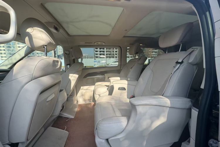 Used Mercedes-Benz V-Class 2016 V 260 L Prestige Extended Edition Interior 3