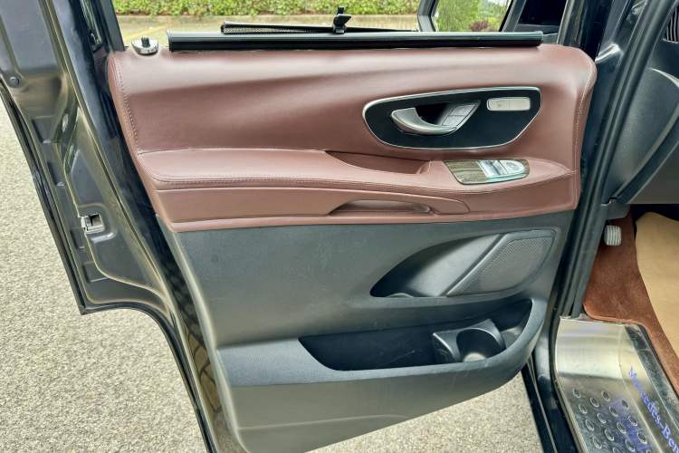 Used Mercedes-Benz V-Class 2016 V250 2.0T U.S. Spec Interior 3