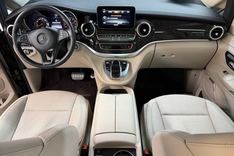Used Mercedes-Benz V-Class 2016 V 260 L Prestige Extended Edition Interior 3