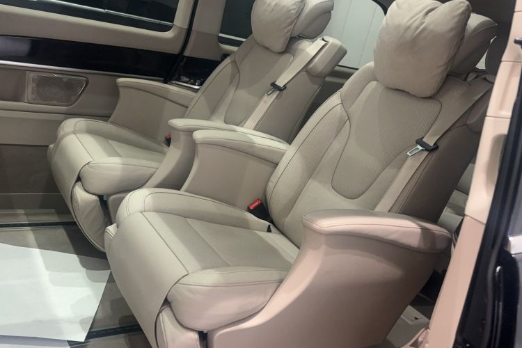 Used Mercedes-Benz V-Class 2016 V 260 L Prestige Extended Edition Interior 3