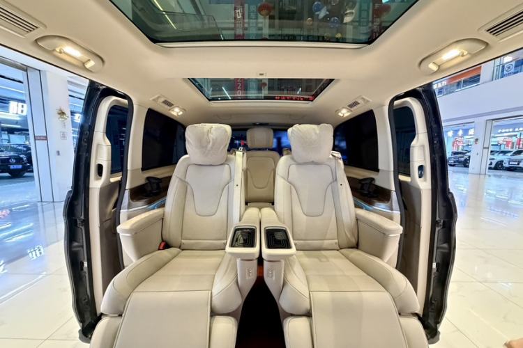 Used Mercedes-Benz V-Class 2016 V 260 Avantgarde Edition Interior 3