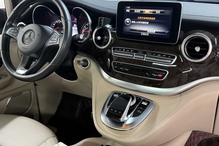 Used Mercedes-Benz V-Class 2016 V 260 L Prestige Extended Edition Interior 4