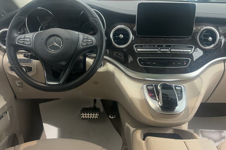 Used Mercedes-Benz V-Class 2016 V 260 L Prestige Extended Edition Interior 4