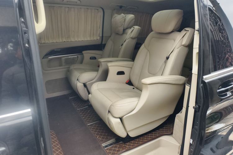 Used Mercedes-Benz V-Class 2016 V 260 L Prestige Extended Edition Interior 4