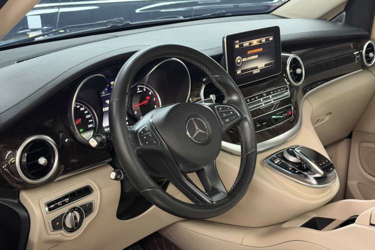 Used Mercedes-Benz V-Class 2016 V 260 L Prestige Extended Edition Interior 5