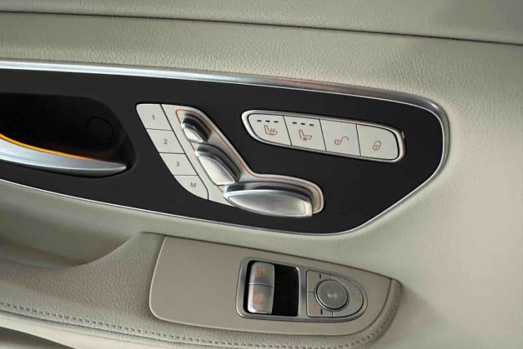 Used Mercedes-Benz V-Class 2016 V 260 Prestige Edition Interior 5