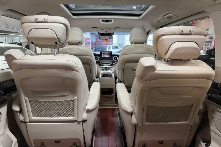Used Mercedes-Benz V-Class 2016 V 260 L Prestige Extended Edition Interior 6