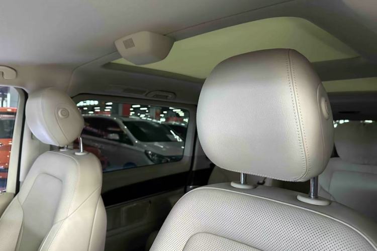 Used Mercedes-Benz V-Class 2016 V 260 Prestige Edition Interior 6