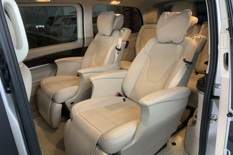 Used Mercedes-Benz V-Class 2016 V 260 Avantgarde Edition Interior 6