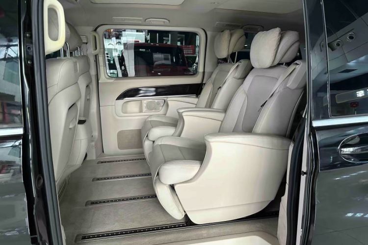 Used Mercedes-Benz V-Class 2016 V 260 Prestige Edition Interior 8