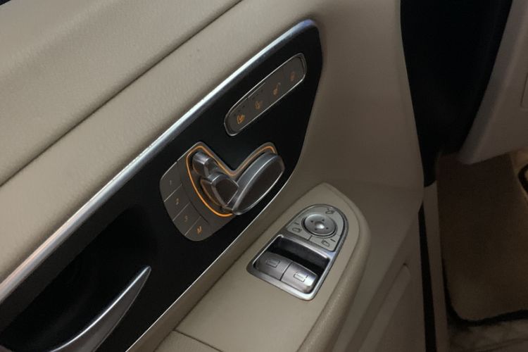 Used Mercedes-Benz V-Class 2016 V 260 Avantgarde Edition Interior 8