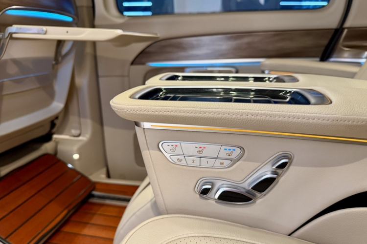 Used Mercedes-Benz V-Class 2016 V 260 Avantgarde Edition Interior 8