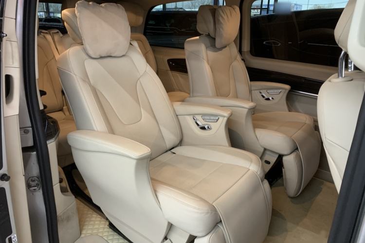 Used Mercedes-Benz V-Class 2016 V 260 Avantgarde Edition Interior 9