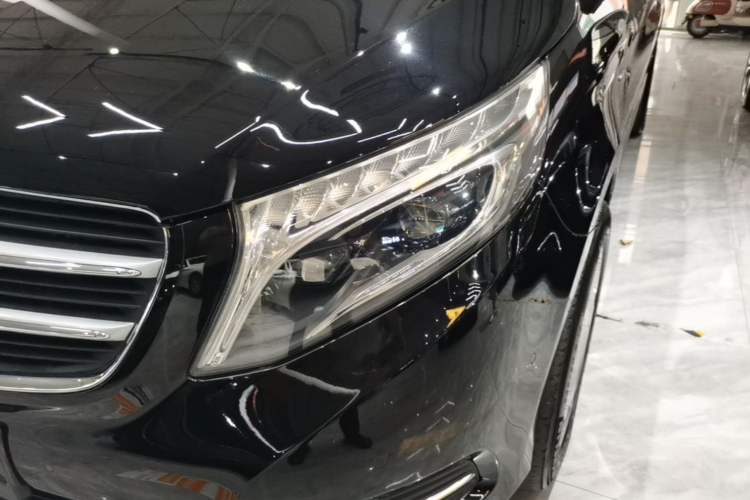 Used Mercedes-Benz V-Class 2016 V 260 L Prestige Extended Edition Left Front Headlight