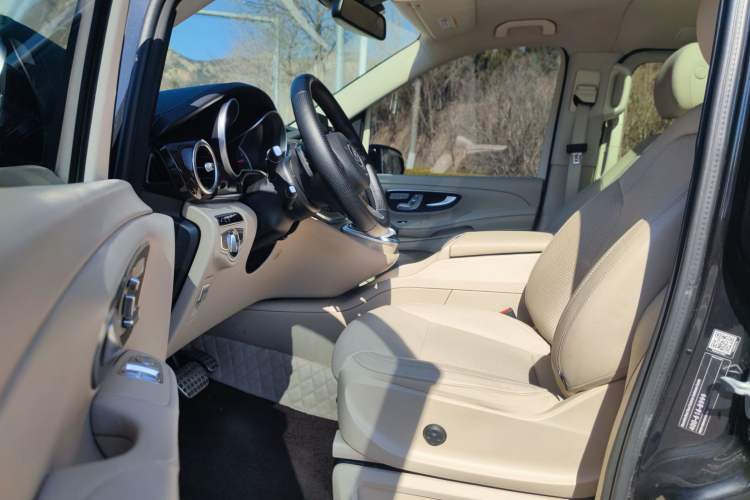 Used Mercedes-Benz V-Class 2016 V 260 L Prestige Extended Edition Left Front Seat