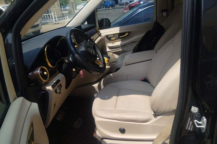 Used Mercedes-Benz V-Class 2016 V 260 L Prestige Extended Edition Left Front Seat