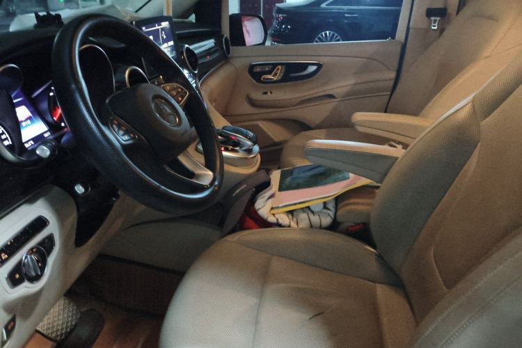 Used Mercedes-Benz V-Class 2016 V 260 Avantgarde Edition Left Front Seat