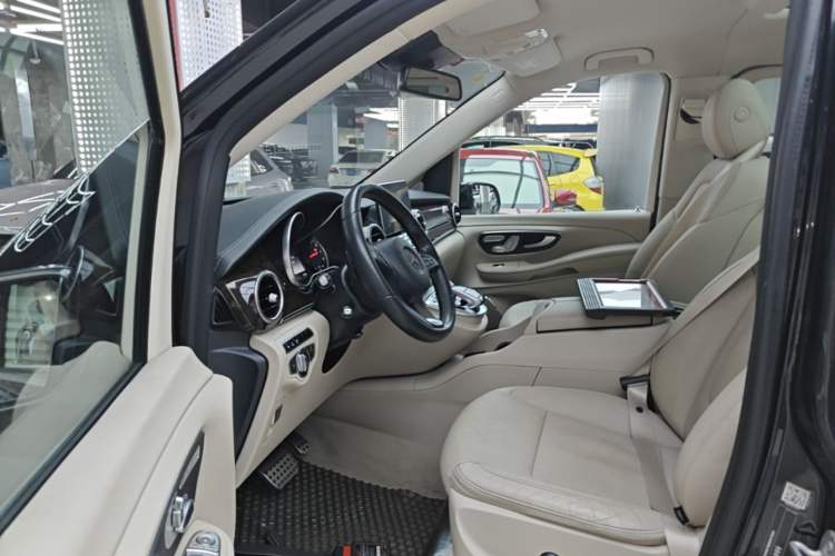 Used Mercedes-Benz V-Class 2016 V 260 L Prestige Extended Edition Left Front Seat