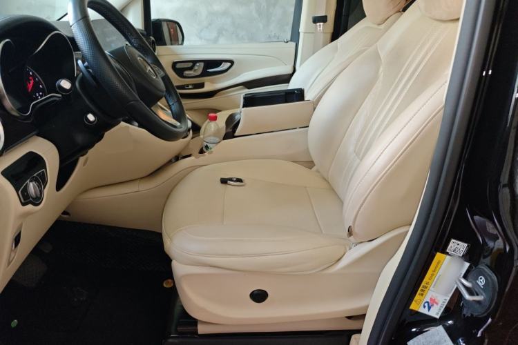 Used Mercedes-Benz V-Class 2016 V 260 Avantgarde Edition Left Front Seat
