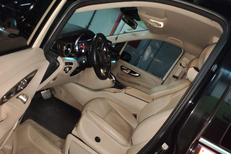 Used Mercedes-Benz V-Class 2016 V 260 Prestige Edition Left Front Seat
