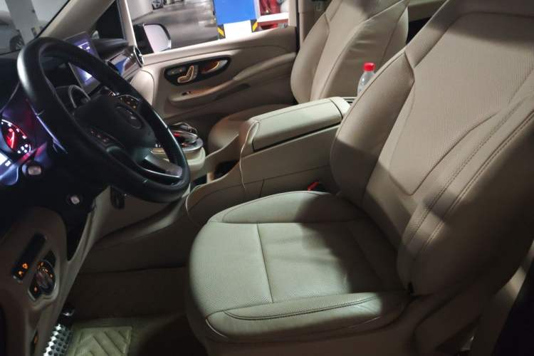 Used Mercedes-Benz V-Class 2016 V 260 Prestige Edition Left Front Seat