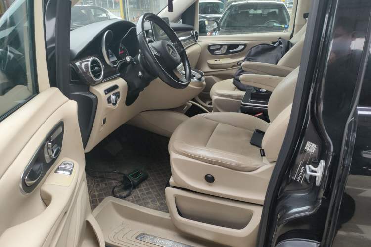 Used Mercedes-Benz V-Class 2016 V 260 Avantgarde Edition Left Front Seat