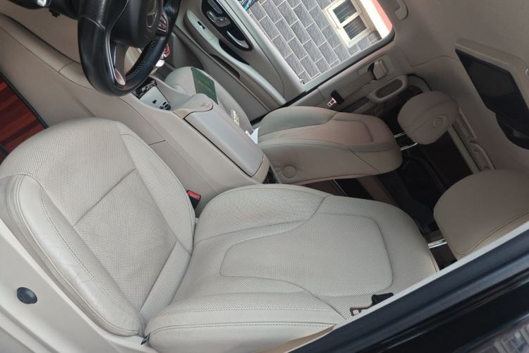 Used Mercedes-Benz V-Class 2016 V 260 Avantgarde Edition Left Front Seat