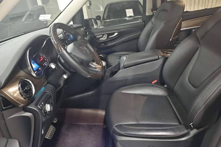Used Mercedes-Benz V-Class 2016 V 260 L Prestige Extended Edition Left Front Seat