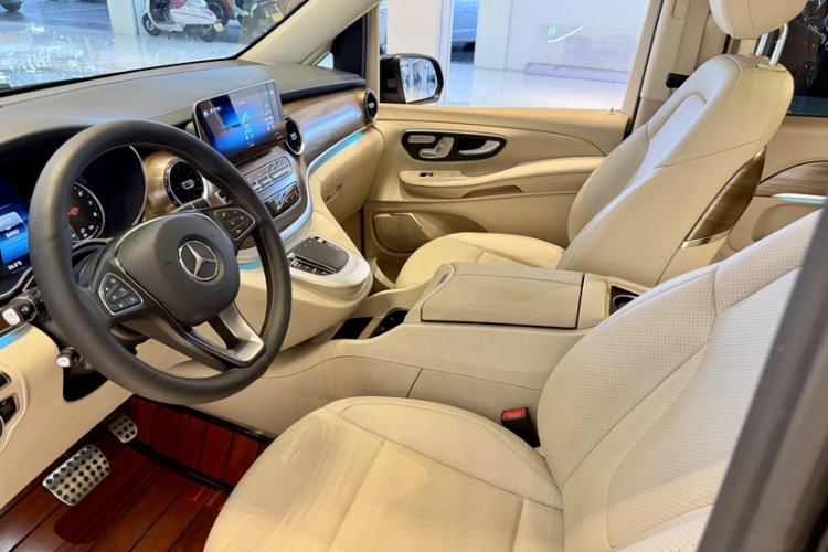 Used Mercedes-Benz V-Class 2016 V 260 Avantgarde Edition Left Front Seat