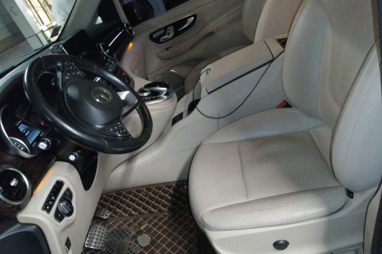 Used Mercedes-Benz V-Class 2016 V 260 L Prestige Extended Edition Left Front Seat