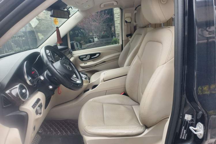 Used Mercedes-Benz V-Class 2016 V 260 L Prestige Extended Edition Left Front Seat