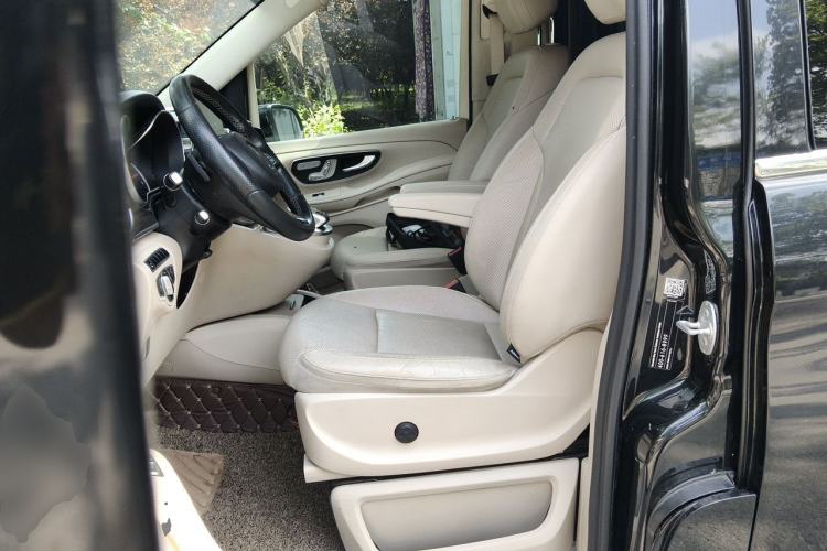 Used Mercedes-Benz V-Class 2016 V 260 Avantgarde Edition Left Front Seat