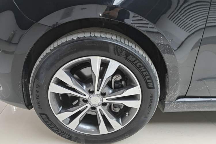 Used Mercedes-Benz V-Class 2016 V 260 L Prestige Extended Edition Left Front Wheel Hub
