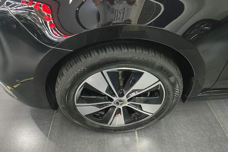 Used Mercedes-Benz V-Class 2016 V 260 Avantgarde Edition Left Front Wheel Hub