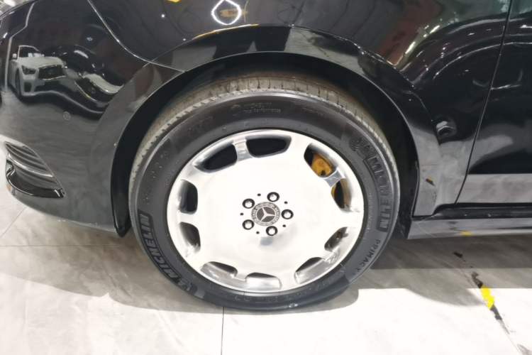 Used Mercedes-Benz V-Class 2016 V 260 L Prestige Extended Edition Left Front Wheel Hub