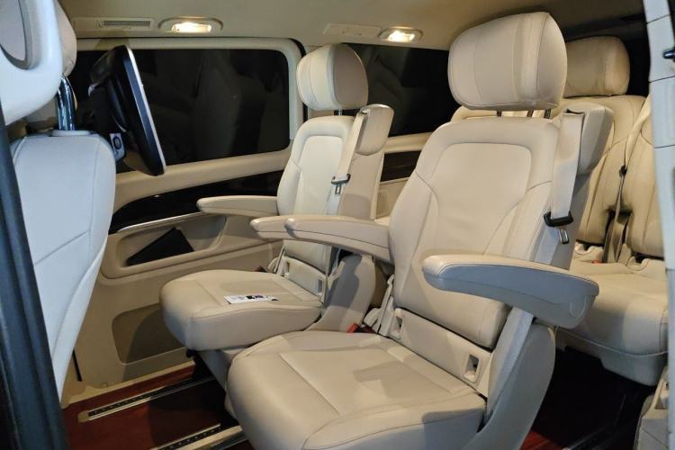 Used Mercedes-Benz V-Class 2016 V 260 Avantgarde Edition Left Rear Seat